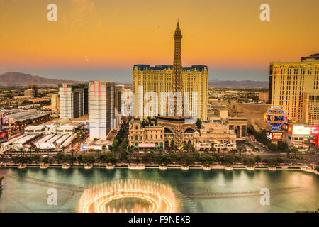 Panoramablick von luxuriösen Hotels und Casinos in Las Vegas, Nevada bei Sonnenuntergang Stockfoto