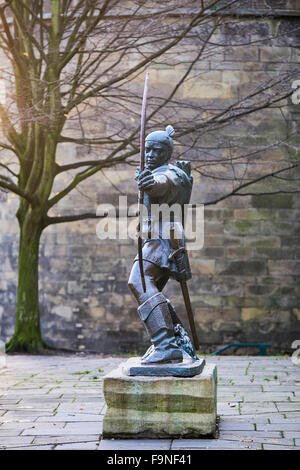 NOTTINGHAM, UK - Dezember 04: Statue of Robin Hood außerhalb Nottingham Castle. Die Statue, erstellt von James Woodford, war unveile Stockfoto