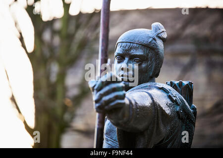 NOTTINGHAM, UK - Dezember 04: Statue of Robin Hood außerhalb Nottingham Castle. Die Statue, erstellt von James Woodford, war unveile Stockfoto
