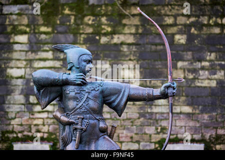 NOTTINGHAM, UK - Dezember 04: Statue of Robin Hood außerhalb Nottingham Castle. Die Statue, erstellt von James Woodford, war unveile Stockfoto