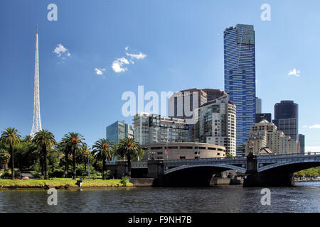 Blick über den Yarra River in Richtung Southbank Melbourne, Victoria, Australien. Stockfoto