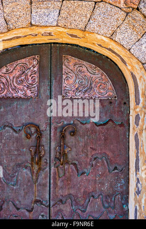 Alte Tür in Cannigione Stockfoto