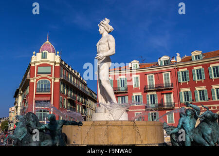 Brunnen der Sonne mit Apollo-Statue am Place Massena in Nizza, Frankreich Stockfoto