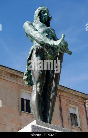 Statue eines alten Kriegers in Arzachena Sardinien Stockfoto