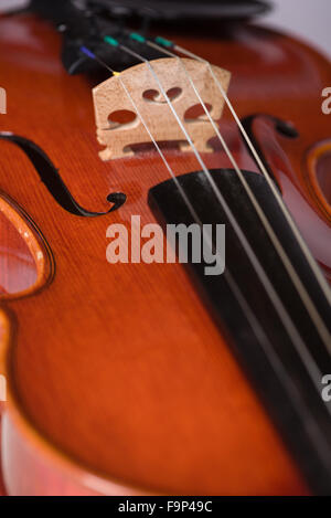 Eine Nahaufnahme der Details einer Violine. Stockfoto