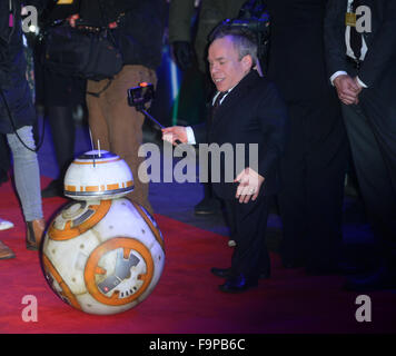 Harrison Davis, Warwick Davis, Samantha Davis und Annabel Davis bei der STAR WARS: die Kraft erwacht, Europa-Premiere in Leices Stockfoto