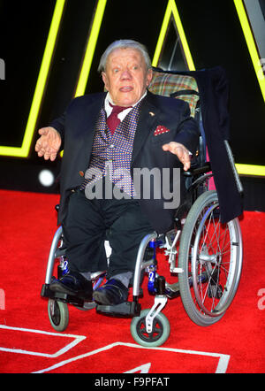 Kenny Baker in der STAR WARS: die Kraft erwacht, Europapremiere am Leicester Square in London am 16. Dezember 2015. Stockfoto