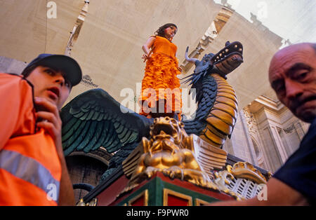 Fronleichnams-Prozession, Tarasca, Plaza Pasiegas, Granada, Andalusien, Spanien Stockfoto