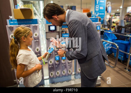 Der erste Albert Heijn Supermarkt ohne Kassierer und wo nur bezahlt werden kann per Selfscan Stockfoto