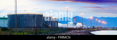 Industrieanlage am Meer Küste. Castellon De La Plana, Comunidad Valenciana Stockfoto