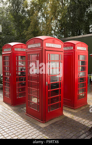 Großbritannien, England, Worcestershire, Bromsgrove, Avoncroft Museum, National Telefon Kiosk Collection, vier K6-Boxen Stockfoto