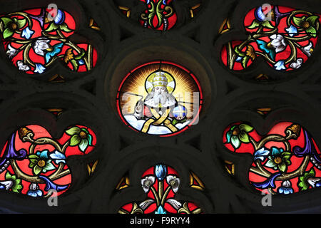 Gott der Vater. Querschiff. Rosette des jüngsten Gerichts. Saint-Germain De La FertŽ Loupi re Kirche. Stockfoto