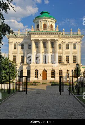 Moskau, Pashkov House entstand 1784-1786, befindet sich gegenüber dem Kreml, Wahrzeichen, niemand Stockfoto