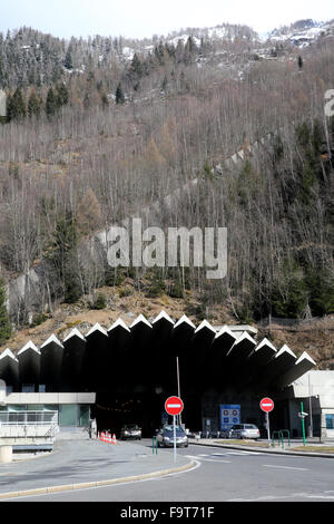 Der Mont-Blanc-Tunnel führt durch den höchsten Berg in den Alpen, mit Verbindungstür Courmayeur, Italien, und Chamonix-Mont-Blanc, Fran Stockfoto