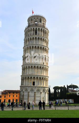 Touristen-schiefe Turm von Pisa, Piazza dei Miracoli, Pisa Stadt, UNESCO World Heritage Site, Toskana, Italien, Europa. Stockfoto