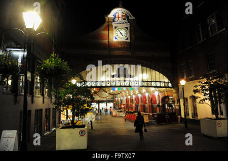 Windsor Royal Shopping befindet sich gegenüber Windsor Castle in der Klasse denkmalgeschützten viktorianischen Bahnhof in Berkshire UK Stockfoto