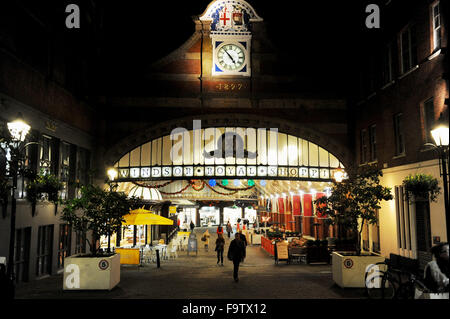 Windsor Royal Shopping befindet sich gegenüber Windsor Castle in der Klasse denkmalgeschützten viktorianischen Bahnhof in Berkshire UK Stockfoto