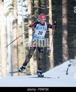 Slowenien. 18. Dezember 2015. Franziska Hildebrand aus Deutschland auf dem Platz während Frauen 7, 5km Sprint beim Biathlon-Weltcup-Rennen in Pokljuka. Bildnachweis: Rok Rakun/Pacific Press/Alamy Live-Nachrichten Stockfoto