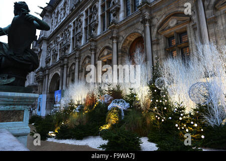 Paris. 18. Dezember 2015. Foto aufgenommen am 18. Dezember 2015 zeigt das Rathaus in Paris, Frankreich. Französische Unternehmer weniger Vertrauen in die wirtschaftlichen Aktivitäten des Landes mit der monatlichen Sentiment-Indikator verloren einen Punkt 101 im Dezember wegen der Anschläge von Paris im November zum Ausdruck gebracht, sagte der nationalen Statistikamt INSEE am Freitag. © Li Genxing/Xinhua/Alamy Live-Nachrichten Stockfoto