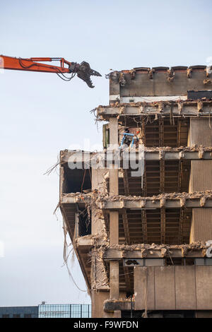 Abriss In Arbeit auf Birmingham Bibliothek Altbau, UK. Stockfoto