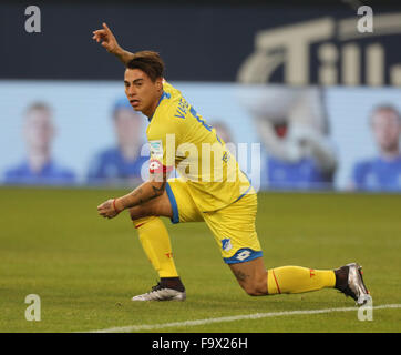 Gelsenkirchen, Deutschland. 18. Dezember 2015. Fußball, Bundesliga, FC Schalke 04 Vs TSG Hoffenheim, Gelsenkirchen, 18.12.2015: Eduardo Vargas (Hoffenheim).   Bildnachweis: Jürgen Schwarz/Alamy Live-Nachrichten Stockfoto