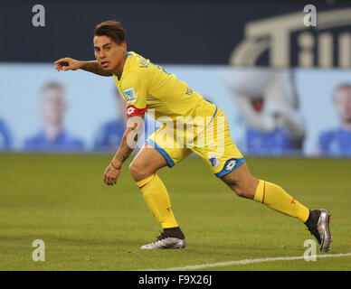 Gelsenkirchen, Deutschland. 18. Dezember 2015. Fußball, Bundesliga, FC Schalke 04 Vs TSG Hoffenheim, Gelsenkirchen, 18.12.2015: Eduardo Vargas (Hoffenheim).   Bildnachweis: Jürgen Schwarz/Alamy Live-Nachrichten Stockfoto