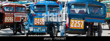 Philippinische Fahrer Dreiräder auf einer Straße von Dumaguete Stockfoto