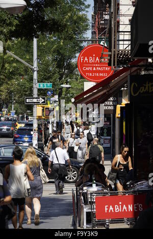 Ansicht der Bedford Avenue Geschäftszentrum in Williamsburg, Brooklyn, New York, USA Stockfoto