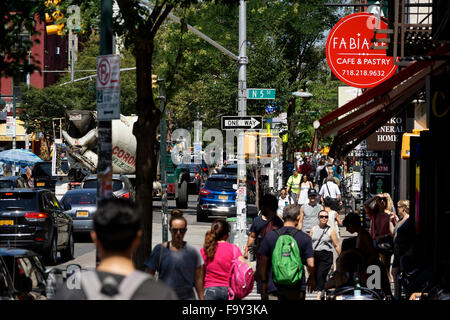 Ansicht der Bedford Avenue Geschäftszentrum in Williamsburg, Brooklyn, New York, USA Stockfoto