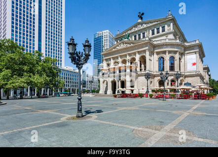 Opernplatz mit Blick auf die alte Oper, Alte Oper, Frankfurt Am Main, Hessen, Deutschland Stockfoto