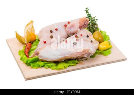 Rohes Fleisch mit Kräutern und Gewürzen Stockfoto