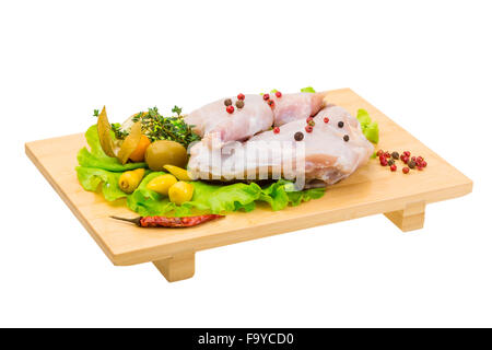 Rohes Fleisch mit Kräutern und Gewürzen Stockfoto