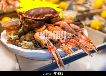 Sortiment Fischgericht vorbereitet für einen Kunden in einem restaurant Stockfoto