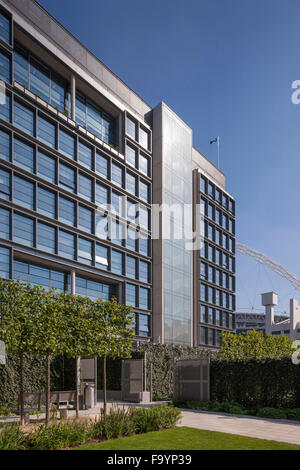 Brent Civic Centre und Wembley-Bibliothek, eine hoch moderne Struktur mit großen Glasflächen. Ein energieeffizientes Bauen im Jahr 2013 eröffnet. Stockfoto