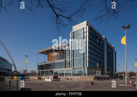 Brent Civic Centre und Wembley-Bibliothek, eine hoch moderne Struktur mit großen Glasflächen. Ein energieeffizientes Bauen im Jahr 2013 eröffnet. Stockfoto