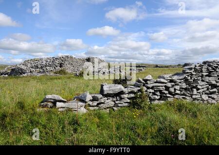 Cahercommaun dreifach ummauerten steinerne Festung Kilanboy Carr0n County Clare Ireland Stockfoto