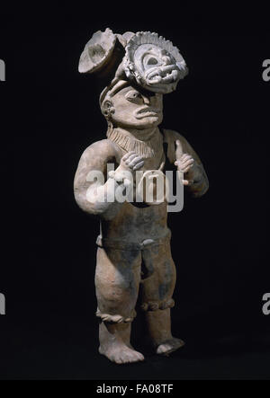 Präkolumbische Kunst. Pre-Inka. Jama-Coaque Kultur. 500 V. CHR. - 1531 AD. Aus Ecuador. 68 x 33 cm (Durchmesser). Männliche Figur. Gerstenkorn Chone. Privatsammlung. Stockfoto