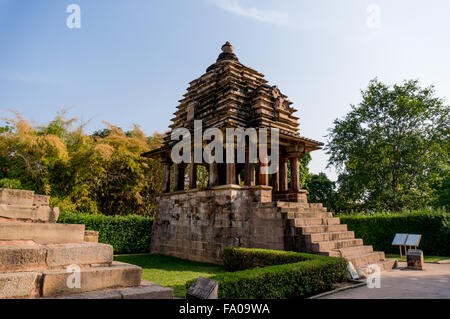 Tempel von der UNESCO World Heritage Site von Khajurao. Diese antiken Tempeln sind jetzt ein beliebtes Touristenziel Stockfoto