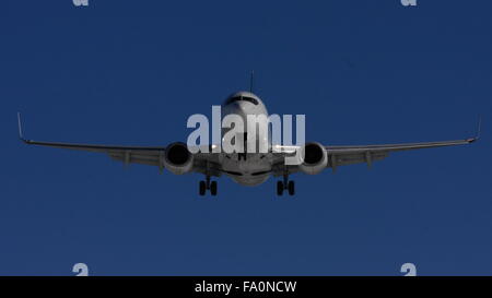 Boeing 737 C-GWJO WestJet im Endanflug bei YOW Ottawa Kanada, 12. März 2015 Stockfoto