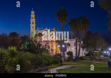 Die St. Peter Franziskanerkirche in der Nacht vom Abrasha Park in alten Jaffa, Tel Aviv, Israel, Naher Osten. Stockfoto