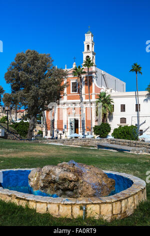 Die St. Peter's Franziskanerkirche und der Abrasha Park in der Altstadt von Jaffa, Tel Aviv, Israel, Nahost. Stockfoto