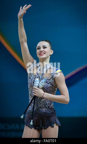 Kiew, UKRAINE - 29. August 2013: Ganna Rizatdinova der Ukraine führt während der 32. rhythmische Gymnastik World Championship am Aug Stockfoto