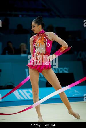 Kiew, UKRAINE - 29. August 2013: V.A. Castro Zumaran Chile führt während der 32. rhythmische Gymnastik World Championship am Aug Stockfoto