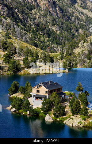 Josep Maria Blanc Berg Hütte im Aigüestortes-Tort de Peguera See Estany de Sant Maurici Nationalpark, Pyrenäen, Spanien Stockfoto