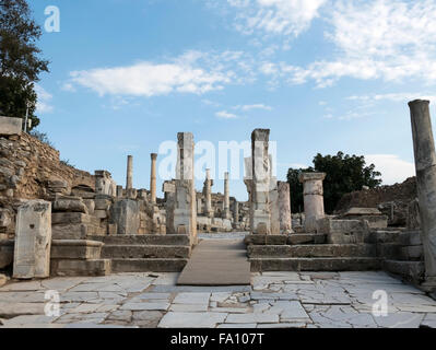 Die antiken Ruinen von Ephesus, in der Nähe von Izmir, Ägäische Region, Türkei. Stockfoto