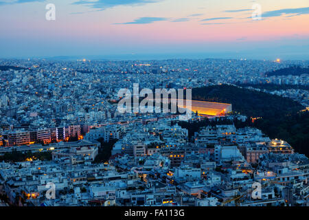 Blick über Athen im Morgengrauen mit dem alten Olympiastadion Stockfoto