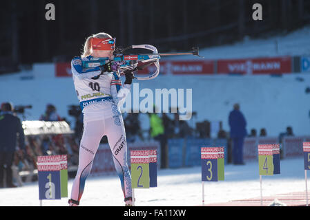 Pokljuka, Slowenien. 19. Dezember 2015. Kaisa Makarainen aus Finnland auf dem Schießstand bei Frauen 10km Verfolgung beim Biathlon-Weltcup-Rennen auf der Pokljuka. Bildnachweis: Rok Rakun/Pacific Press/Alamy Live-Nachrichten Stockfoto