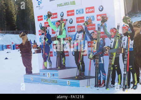 Pokljuka, Slowenien. 19. Dezember 2015. Gewinner der 10km Verfolgung der Frauen beim Biathlon-Weltcup-Rennen auf der Pokljuka auf Podium. Bildnachweis: Rok Rakun/Pacific Press/Alamy Live-Nachrichten Stockfoto