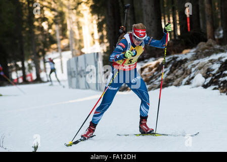 Pokljuka, Slowenien. 19. Dezember 2015. Gabriela Soukalova aus Tschechien auf dem Golfplatz in 10km Verfolgung der Frauen beim Biathlon-Weltcup-Rennen auf der Pokljuka. Bildnachweis: Rok Rakun/Pacific Press/Alamy Live-Nachrichten Stockfoto