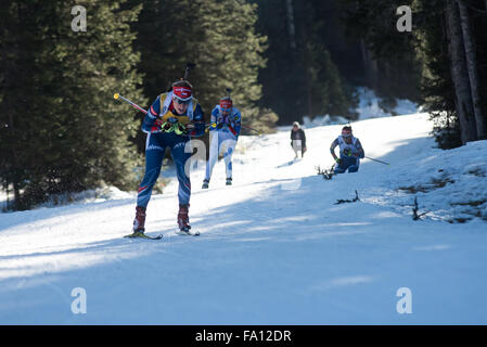 Pokljuka, Slowenien. 19. Dezember 2015. Gabriela Soukalova aus Tschechien auf dem Golfplatz in 10km Verfolgung der Frauen beim Biathlon-Weltcup-Rennen auf der Pokljuka. Bildnachweis: Rok Rakun/Pacific Press/Alamy Live-Nachrichten Stockfoto